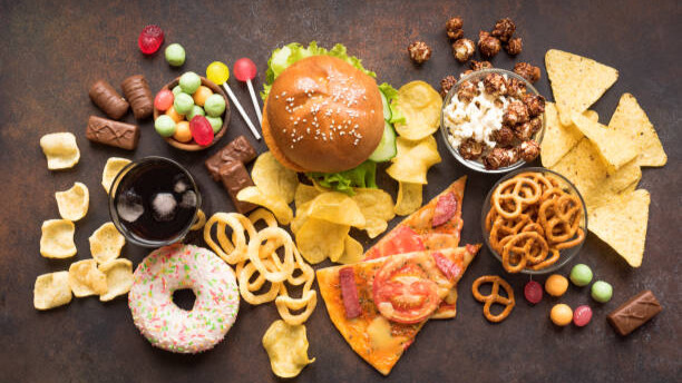 Na slici su prikazani izvori trans masti u ishrani.