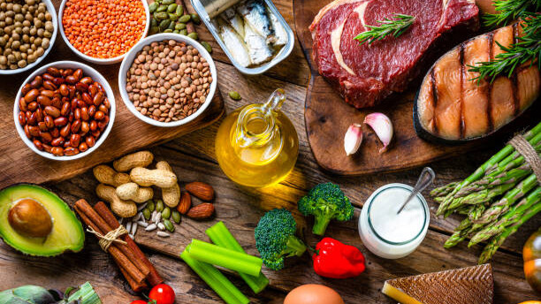 Na slici je prikazana ishrana koja podstiče osetljivost na insulin.