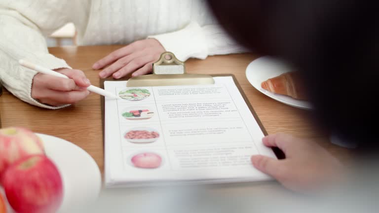 Na slici je prikazan plan ishrane za insulinsku rezistenciju u bori za ravan stomak kod muškaraca 40+