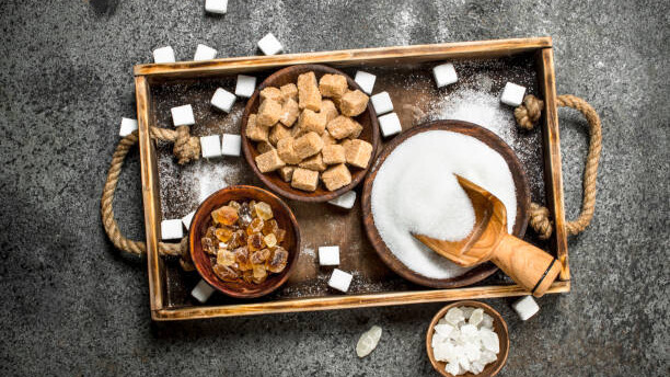 Na slici su prikazane razne vrste šećera.